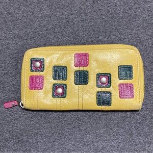 Women’s Fossil brand leather wallet